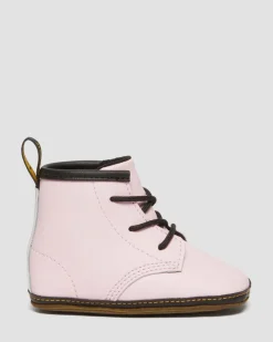 Boots 1460 en cuir auburn pour nouveau-né in Pale Pink