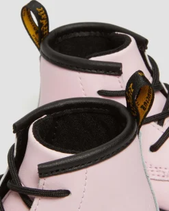 Boots 1460 en cuir auburn pour nouveau-né in Pale Pink