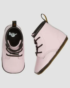 Boots 1460 en cuir auburn pour nouveau-né in Pale Pink