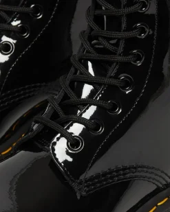 Boots 1460 en cuir verni à lacets in Noir