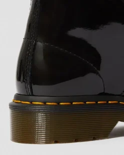 Boots 1460 en cuir verni à lacets in Noir