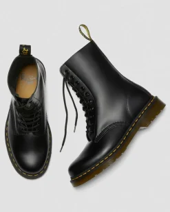 Boots montantes 1490 en cuir Smooth à lacets in Noir