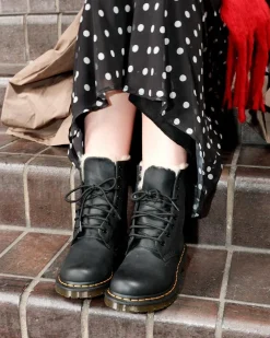 Boots 1460 Serena Doublées de Fourrure Synthétique in Noir
