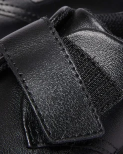Chaussures Kamron en cuir à brides velcro pour tout-petit in Noir